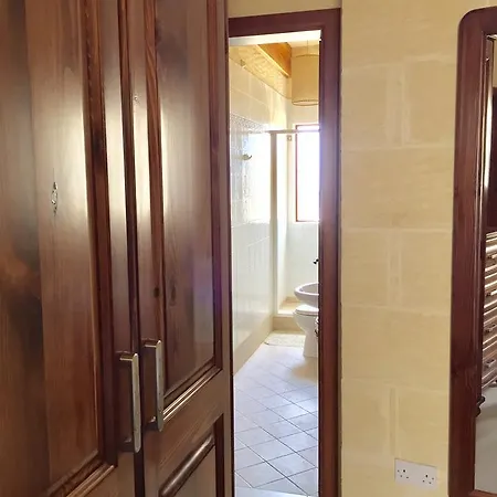 Qronfla Villa Holiday House ゲストハウス Żebbuġ